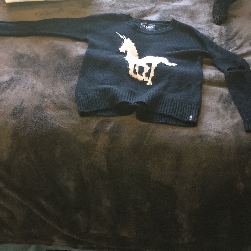 Super cute!! Small unicorn sweater